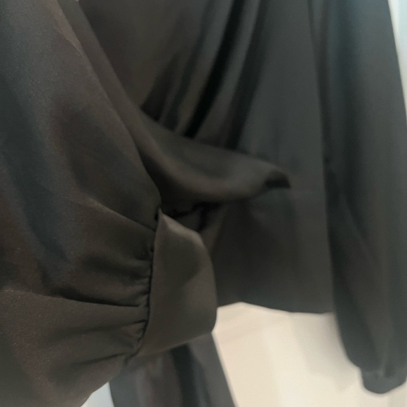 Elegant  V Neck Black Satin Wrap Top Size Medium - Picture 5 of 10